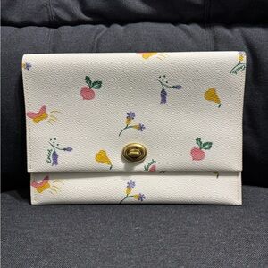 COACH Large Garden Print Turnlock Pouch - New without tags